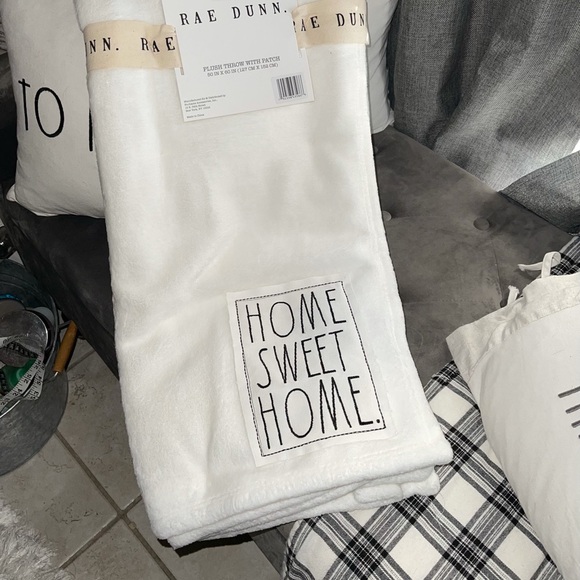 Rae Dunn Plush Throw. - Picture 2 of 6